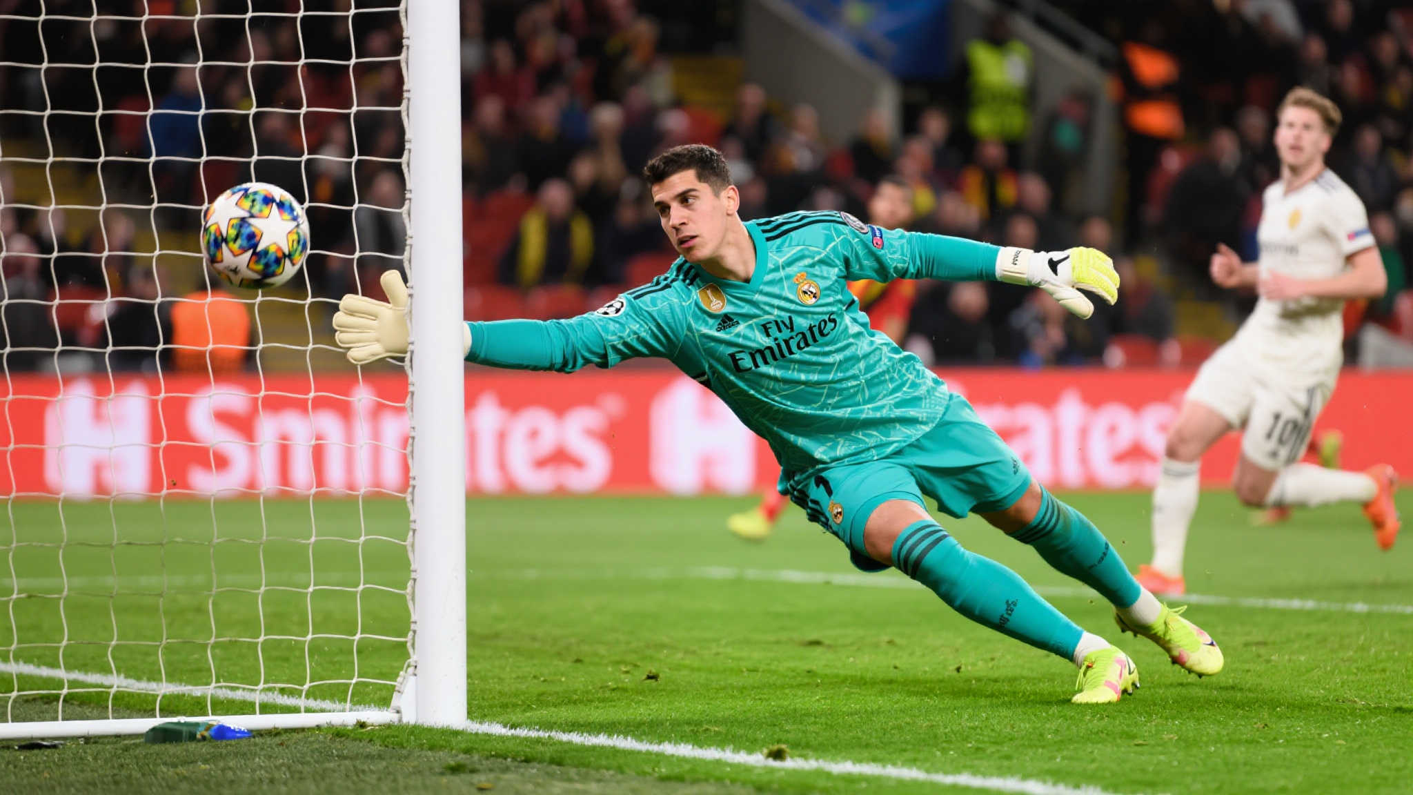 库尔图瓦化身守护者,10次扑救力挽狂澜,荣膺全场MVP评分9.1! 库尔图瓦化身守护者,10次扑救力挽狂澜,荣膺全场MVP评分9.1!